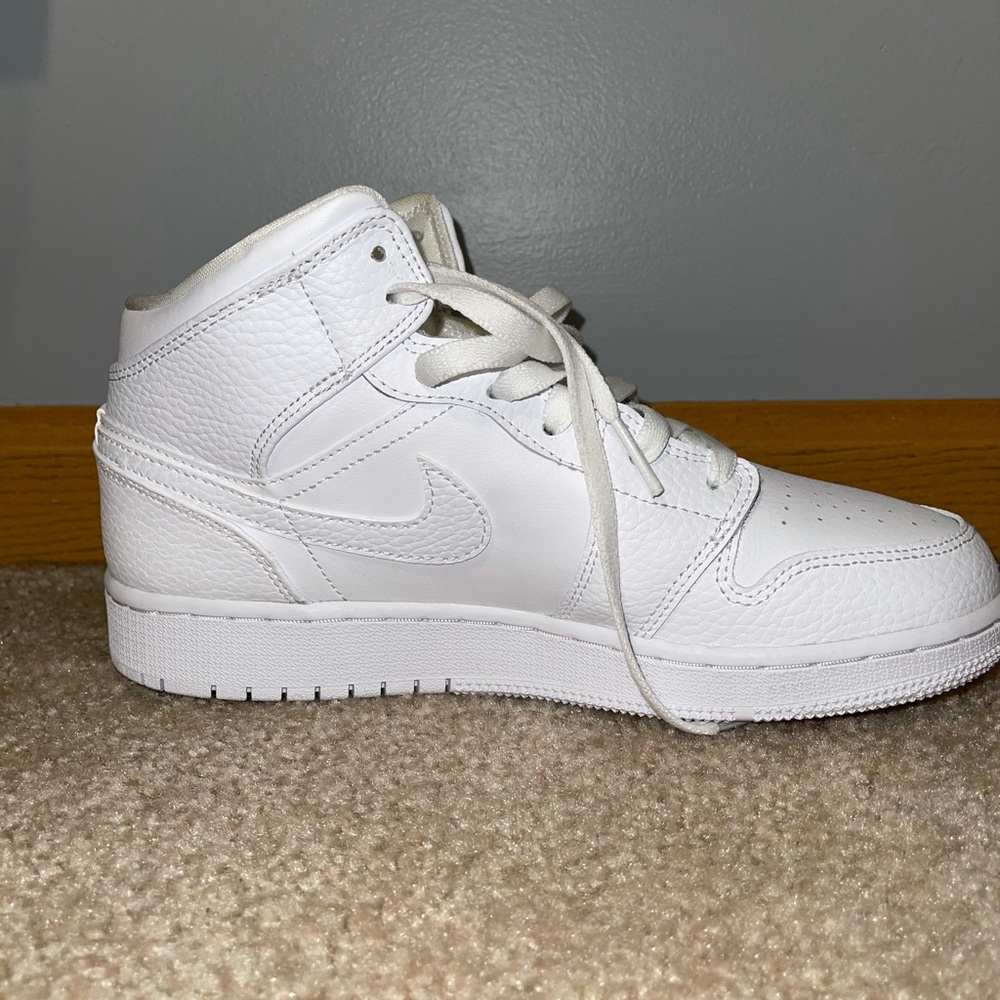 Jordan 1 mids